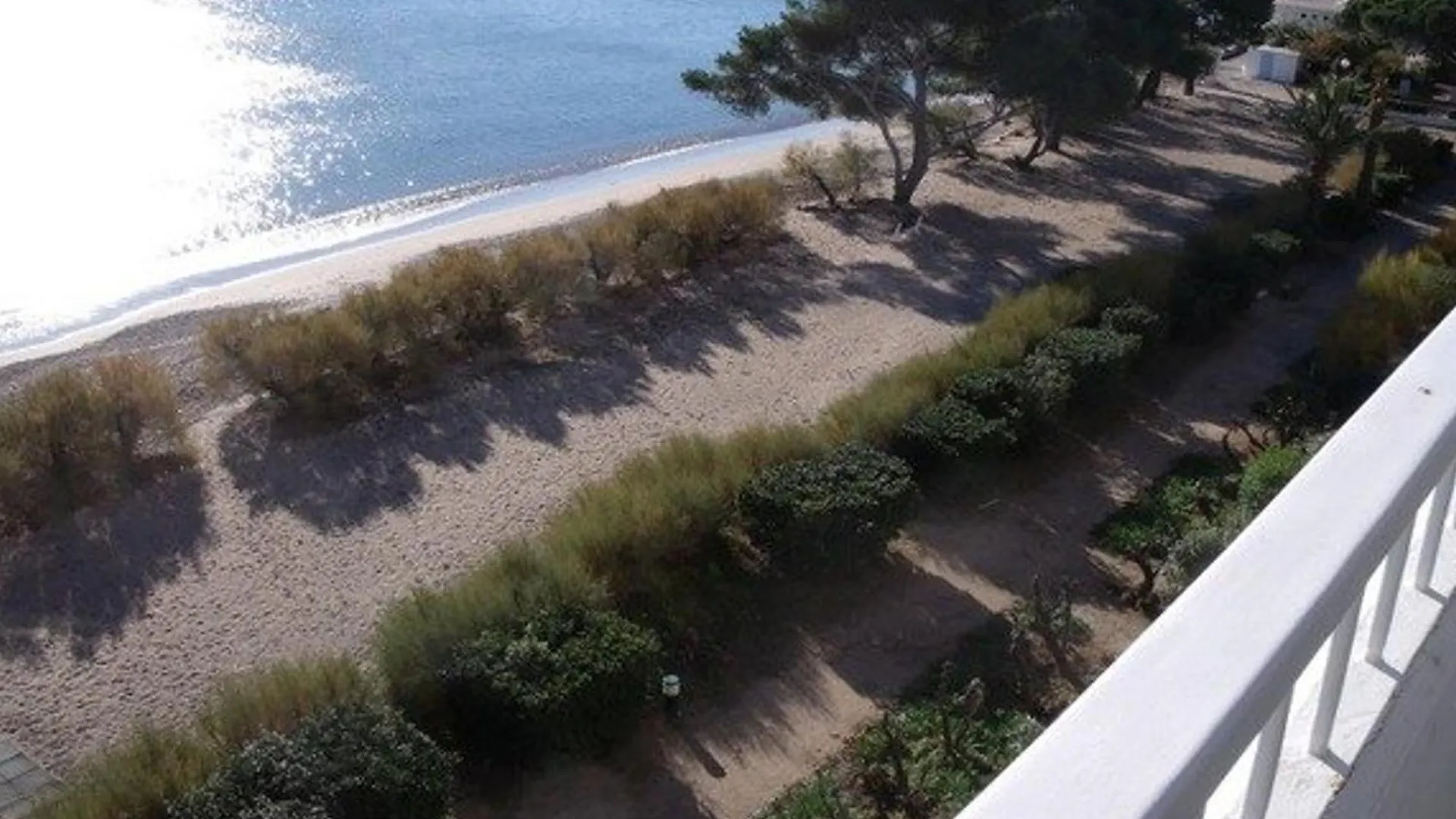 Studio Climatise En Bord De Mer Avec Parking A Hyeres - Fr-1-335-204 Apartment